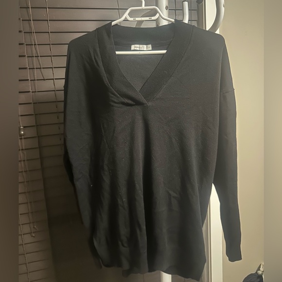 Two sweaters from Reitmans. Size is medium and large - Picture 1 of 4